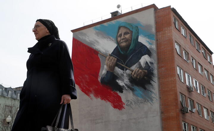 Mural patriotyczny na obrzeżach Moskwy / autor: EPA/PAP