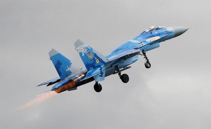 Postsowiecki myśliwiec Su-27 w barwach lotnictwa wojskowego Ukrainy / autor: Pixabay