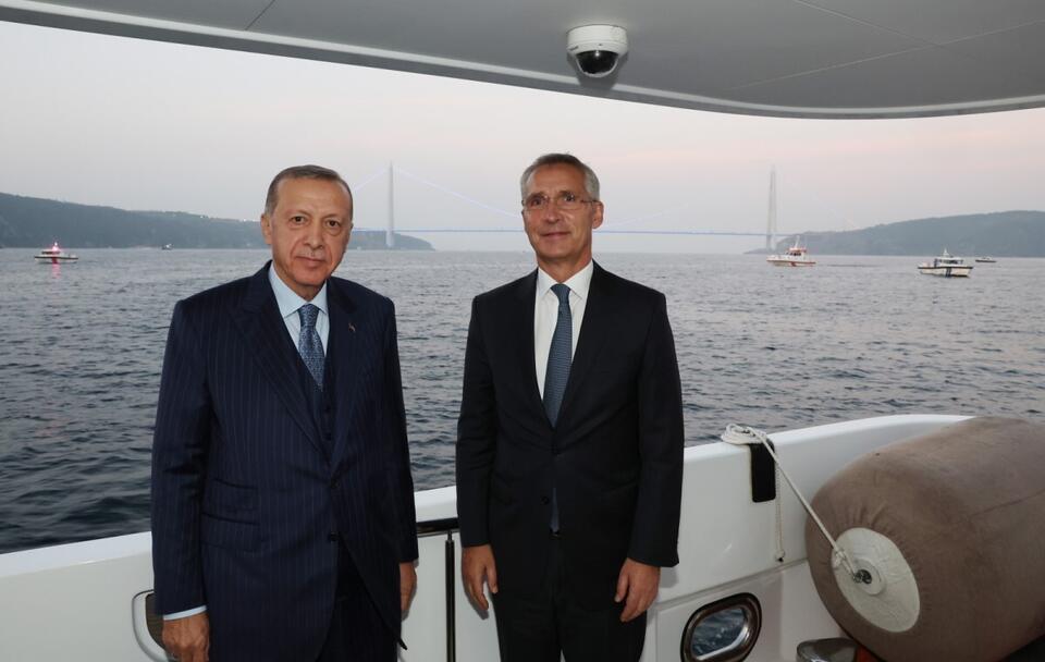 Prezydent Turcji Recep Tayyip Erdogan i sekretarz generalny NATO Jens Stoltenberg / autor: PAP/EPA/TURKISH PRESIDENT PRESS OFFICE / HANDOUT