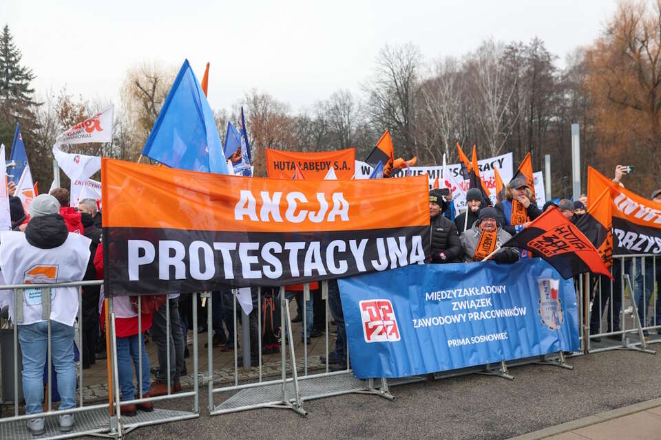 Protest przed konwencją Trzaskowskiego w Gliwicach / autor: PAP/Michał Meissner