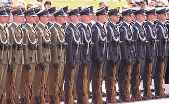 Polacy doceniają służby mundurowe