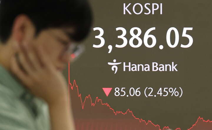 Negatywne nastroje przeważają na rynkach azjatyckich. Najmocniej traci południowokoreański indeks KOSPI / autor: PAP/EPA/YONHAP