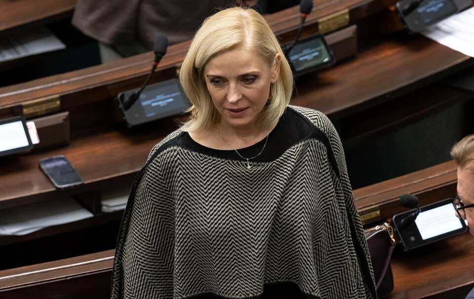 "Prywatny SOR" polityków KO? Wyższościowy ton Muchy