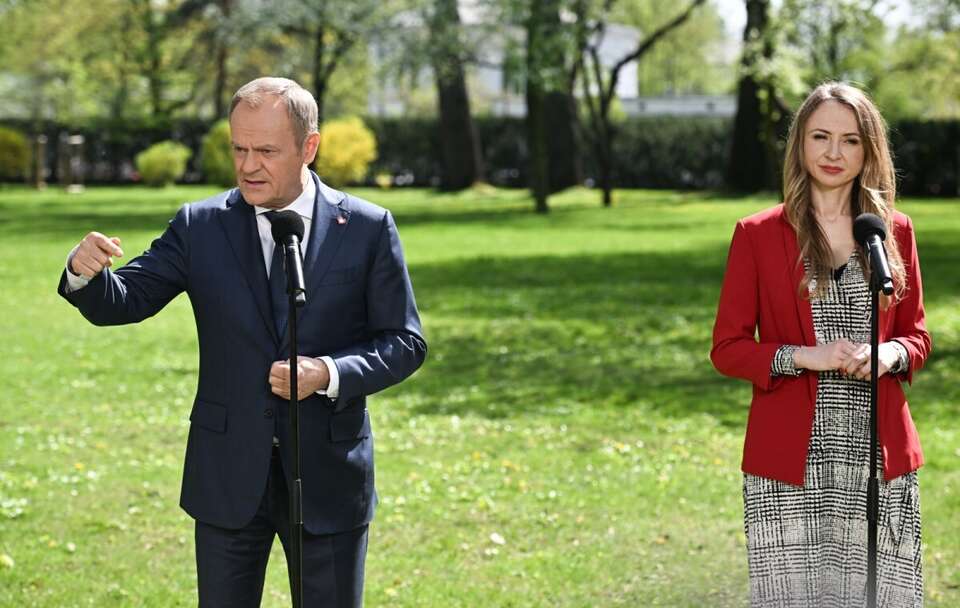 Premier Donald Tusk i minister rodziny, pracy i polityki społecznej Agnieszka Dziemianowicz-Bąk / autor: PAP