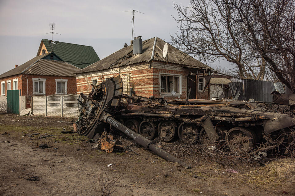 Zniszczony rosyjski czołg / autor: PAP/EPA