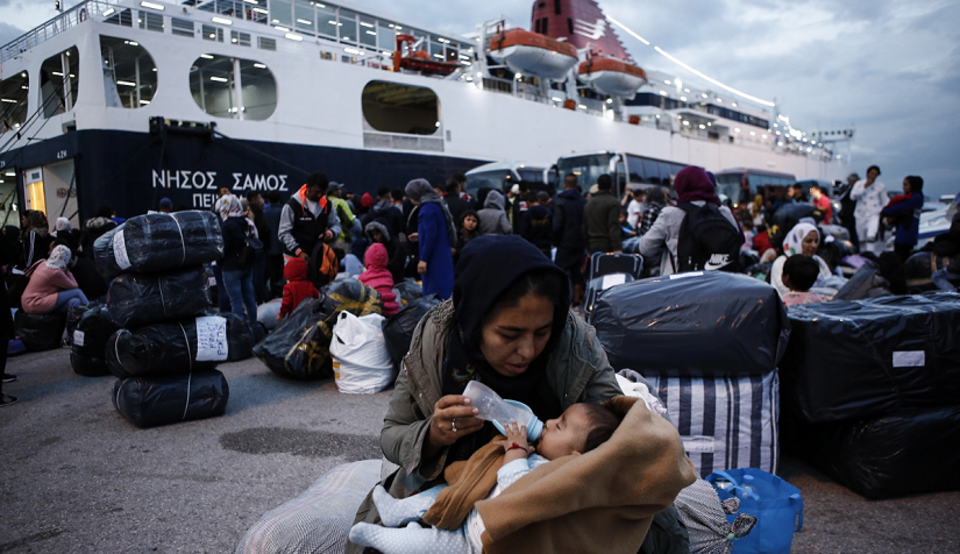Migranci w porcie w Pireusie / autor: PAP/EPA