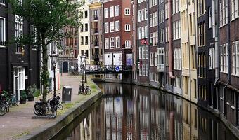 Amsterdam przymyka drzwi turystom. Przez pijaków i ćpunów
