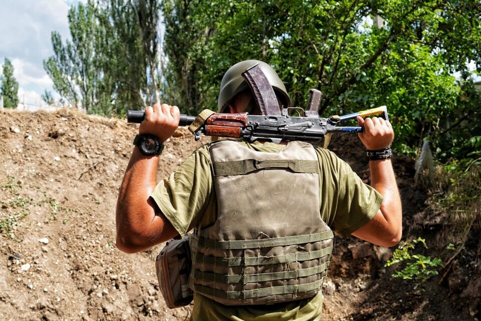 Okopy ukraińskiej armii w obwodzie mikołajowskim. / autor: PAP/Alena Solomonova