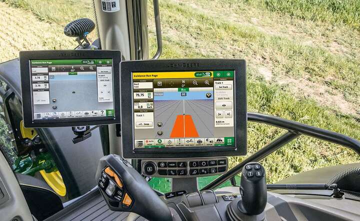 Każda utrata sygnału oznacza dla rolników uprawiających dure areały chaos na polu. / autor: Fot. John Deere, mat. prasowe
