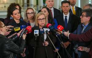 Rozłamowicze opuszczający Polskę 2050 / autor: PAP/Marcin Obara