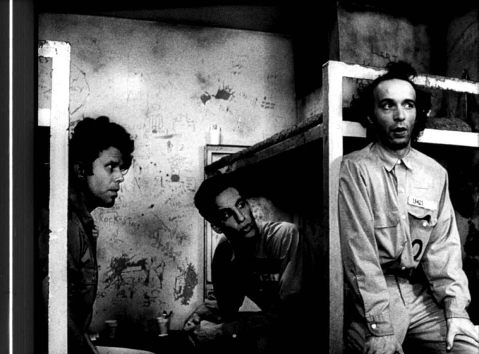 John Lurie w środku w filmi "Poza prawem"