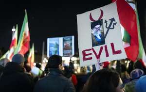 Szacunki dotyczące liczby ofiar śmiertelnych protestów w Iranie wahają się od kilkuset do 12 tys. osób. / autor: PAP/EPA