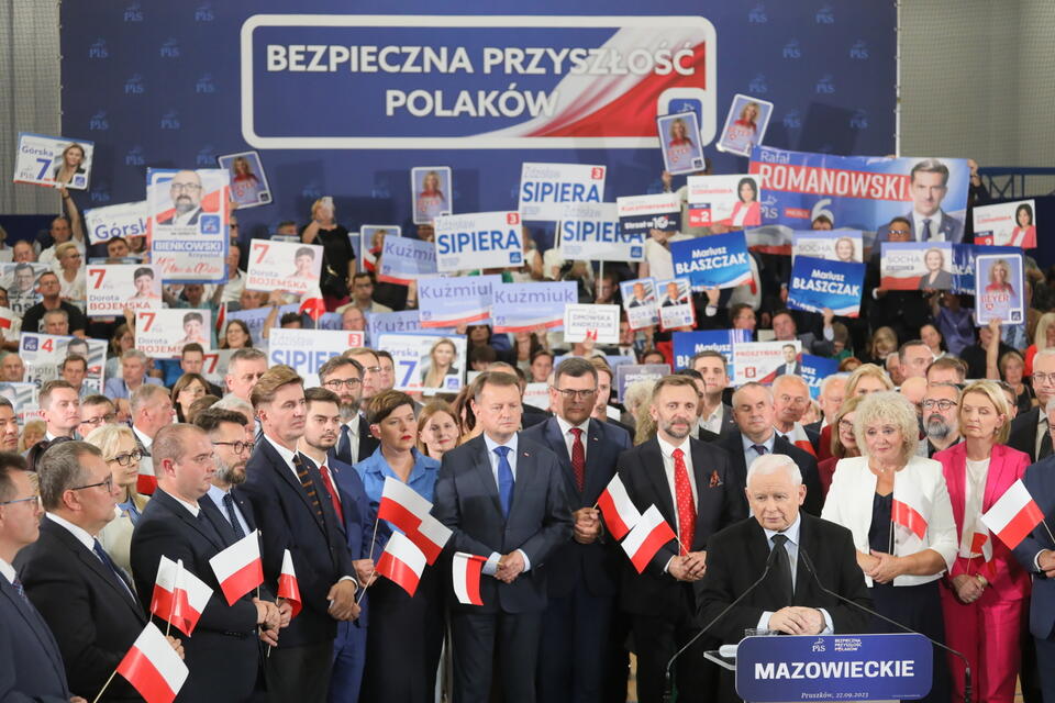 Wicepremier, prezes PiS Jarosław Kaczyński przemawia podczas konwencji wojewódzkiej partii w Pruszkowie / autor:  PAP/Paweł Supernak
