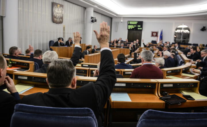 Głosowanie w Senacie RP nad ustawą medialną, fot. PAP / Jakub Kamiński