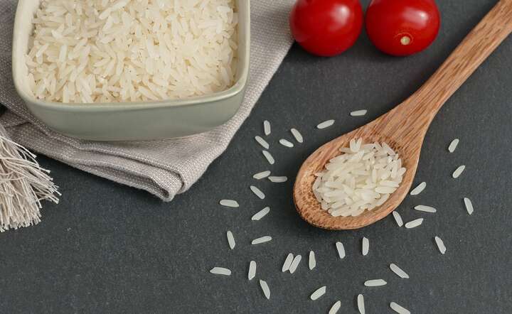 Ryż pozostawiony w temperaturze pokojowej już po godzinie może się stać siedliskiem drobnoustrojów / autor: Pixabay