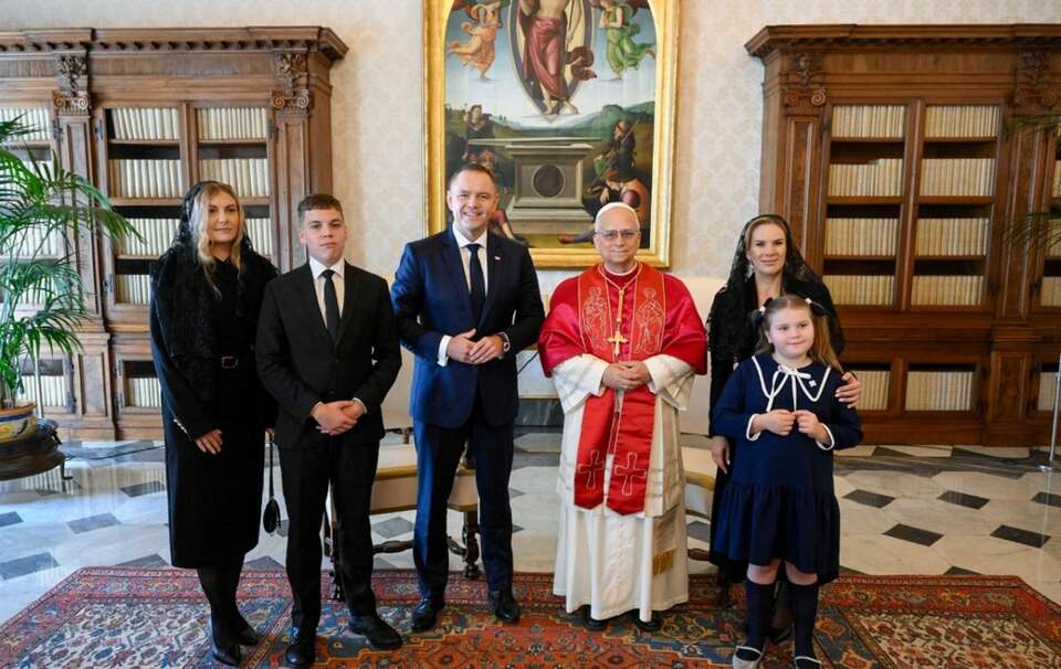 Prezydent Karol Nawrocki z rodziną na audiencji u papieża / autor: VATICAN MEDIA