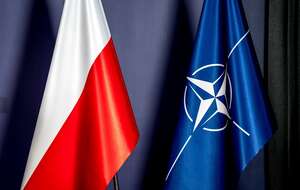 Flagi Polski i NATO (zdj. ilustracyjne) / autor: Fratria