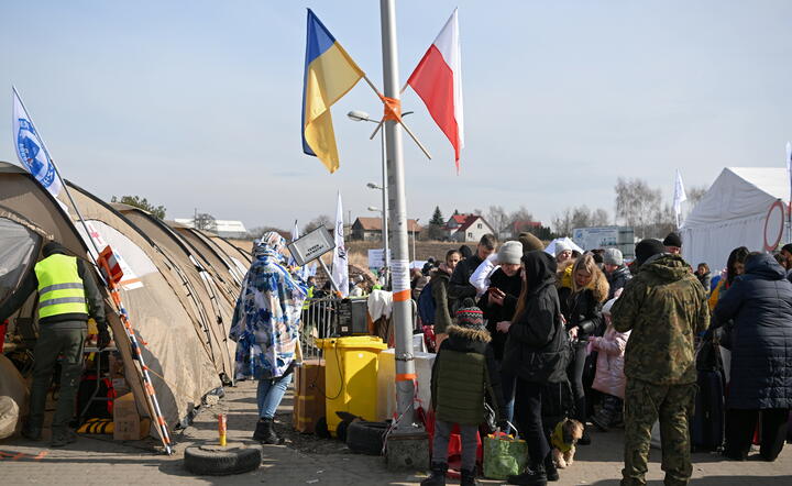 uchodźcy z Ukrainy na polsko-ukraińskim przejściu granicznym w Medyce / autor: fotoserwis PAP