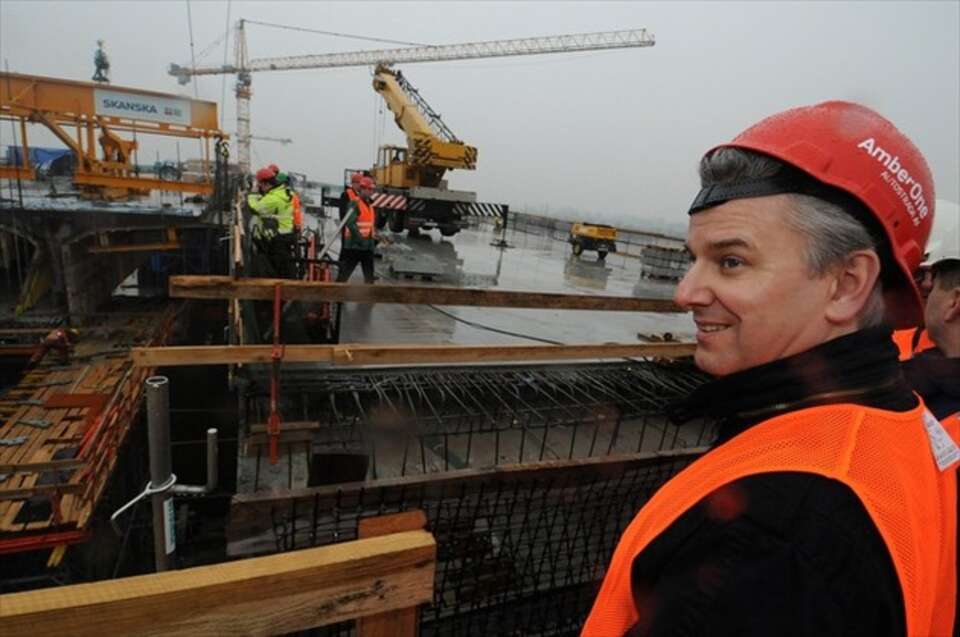 Minister infrastruktury Cezary Grabarczyk na budowie autostrady A1. Fot. PAP
