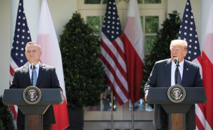  Prezydent Andrzej Duda  oraz prezydent Stanów Zjednoczonych Donald Trump  podczas wspólnej konferencji prasowej w Ogrodzie Różanym Białego Domu, 24 bm.  / autor: PAP/Leszek Szymański