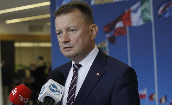 minister obrony narodowej Mariusz Błaszczak  / autor: PAP/EPA/OLIVIER HOSLET