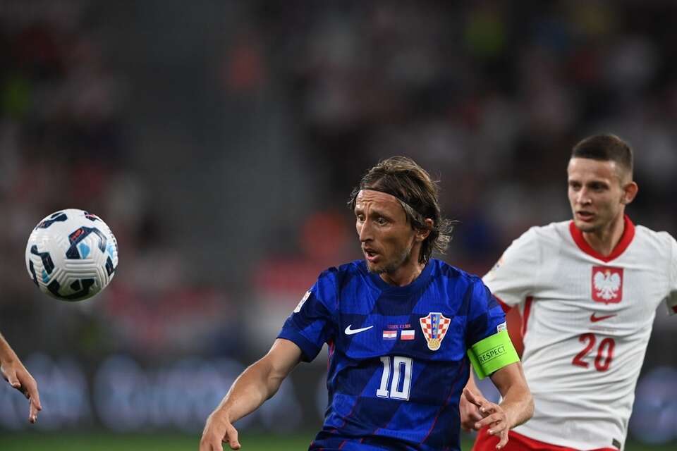 Luka Modric i Sebastian Szymański / autor: PAP/Piotr Nowak