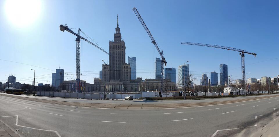Koronawirus w Polsce. Zdjęcie panoramiczne pustego centrum stolicy  / autor: PAP/Radek Pietruszka