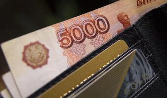 Rosja: Po dymisji rządu kurs rubla spada na łeb na szyję