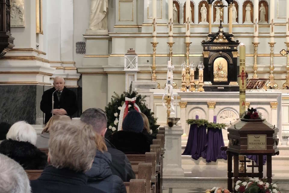 Jarosław Kaczyński na pogrzebie śp. Piotra Wierzbickiego / autor: wPolityce.pl