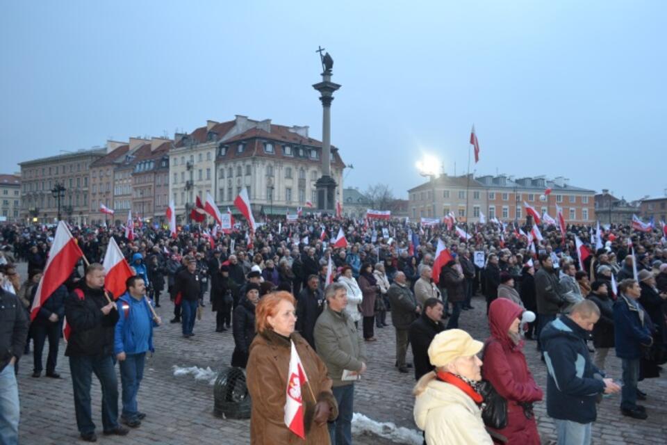 Plac Zamkowy. Msza św. w intencji ofiar (ansa)