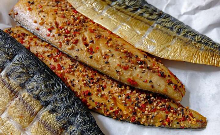 Wędzona makrela, pomimo wysokiej wartości odżywczej może stanowić źródło potencjalnie szkodliwych substancji powstających w procesie wędzenia / autor: Pixabay