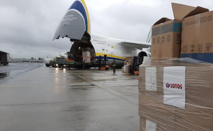Kolejny transport sprzętu ochronnego zakupionego przez Lotos dotarł do Polski / autor: Lotos