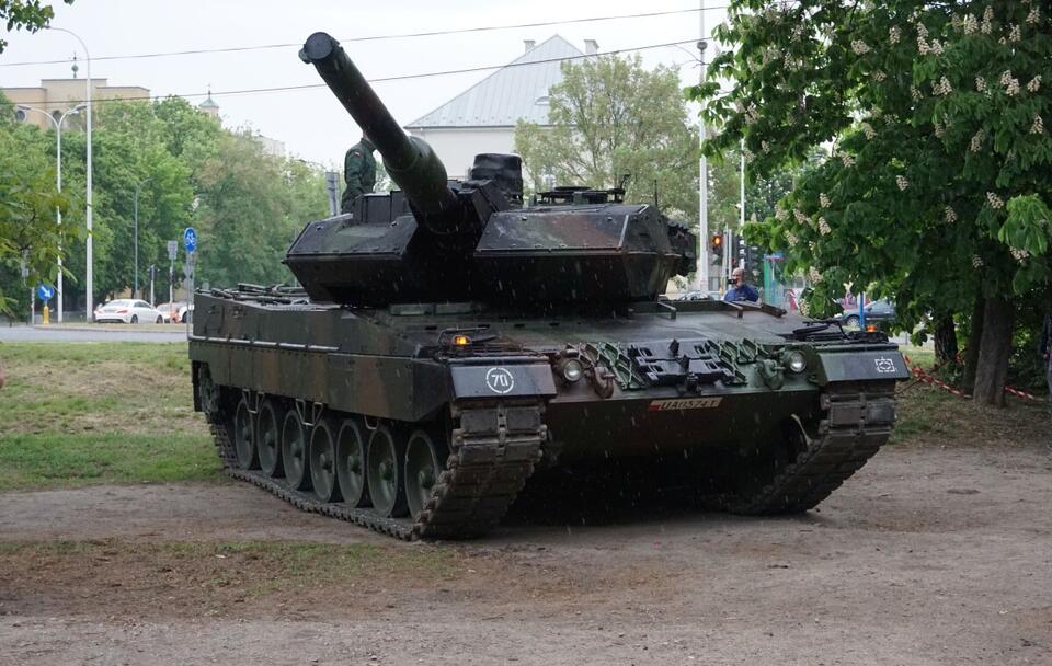 Czołg niemieckiej produkcji Leopard 2 na wyposażeniu armii polskiej / autor: Fratria