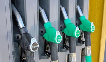 Analitycy: w wakacje ceny paliw  rosną o około 5 proc.