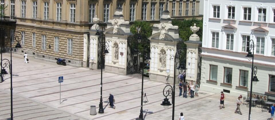 Brama główna Uniwersytetu Warszawskiego, fot. wikimediacommons.org/Minimus