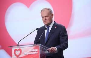 Premier Donald Tusk przemawia podczas Rady Krajowej Koalicji Obywatelskiej w Ursynowskim Centrum Kultury "Alternatywy" w Warszawie. / autor: PAP/Leszek Szymański