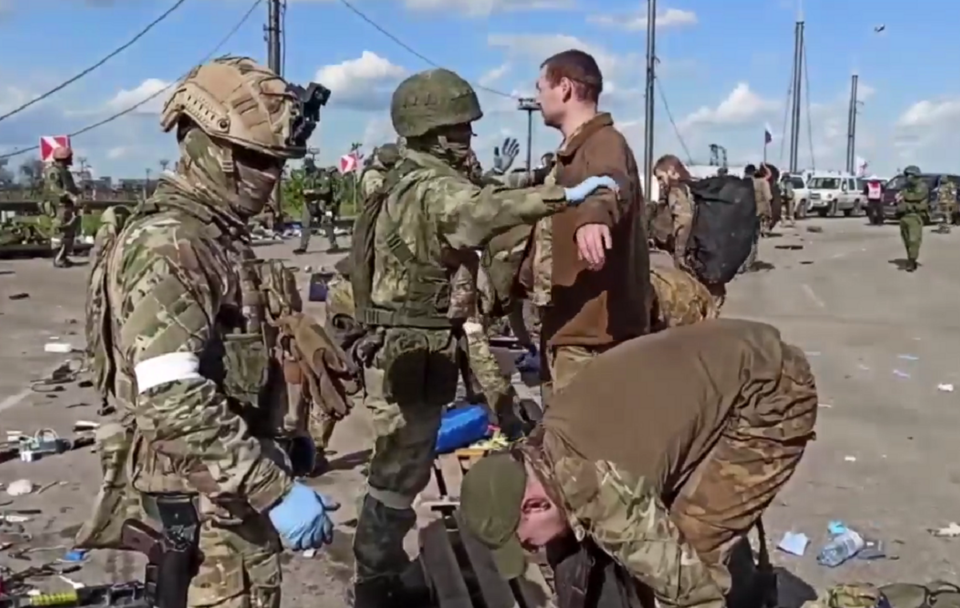 Ukraińscy żołnierze w rosyjskiej niewoli / autor: Mil.ru/CC/Wikimedia Commons