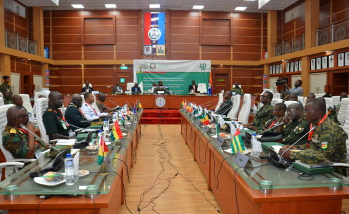 Szefowie sztabów obrony z krajów ECOWAS uczestniczą w Nadzwyczajnym Posiedzeniu Komitetu Szefów Sztabów Obrony ECOWAS w sprawie sytuacji politycznej w Republice Nigru w kwaterze głównej obrony w Abudży / autor: PAP/EPA/STR