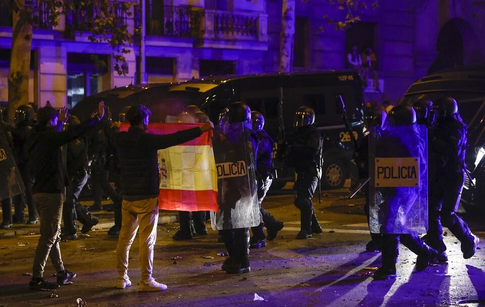 Zamieszki w Madrycie / autor: PAP/EPA/SERGIO PEREZ