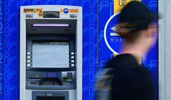 Wojna w bankomatach, a klient cierpi