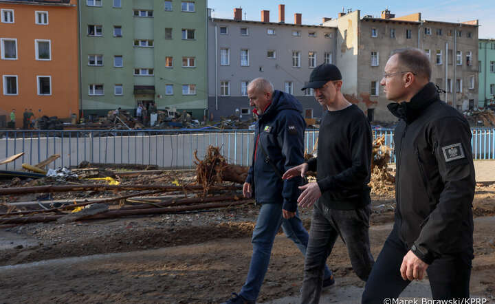 Prezydent RP zapoznał się ze skalą zniszczeń w Lądku–Zdroju (woj. dolnośląskie) / autor: materiały prasowe KPRP / fot. Marek Borawski