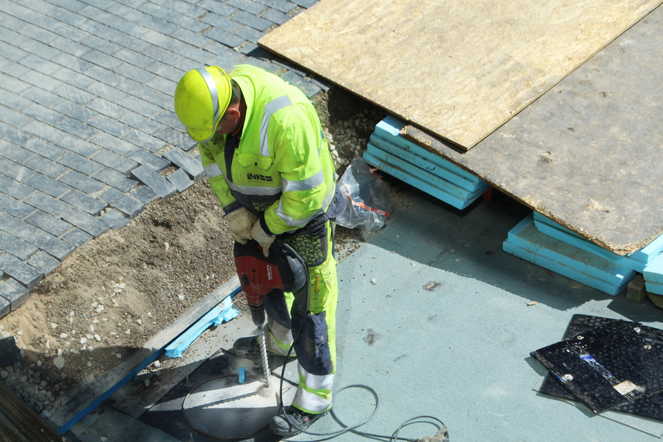 Robotnik na budowie / autor: Fratria