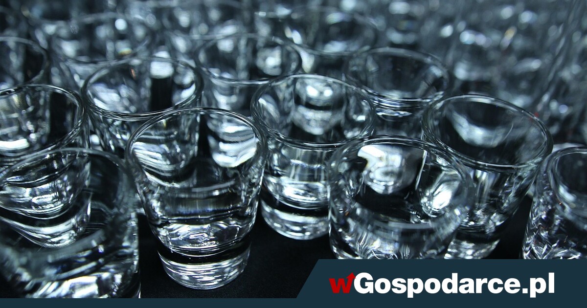 Wódka podrożeje? Rząd kasuje „mapę drogową” akcyzy