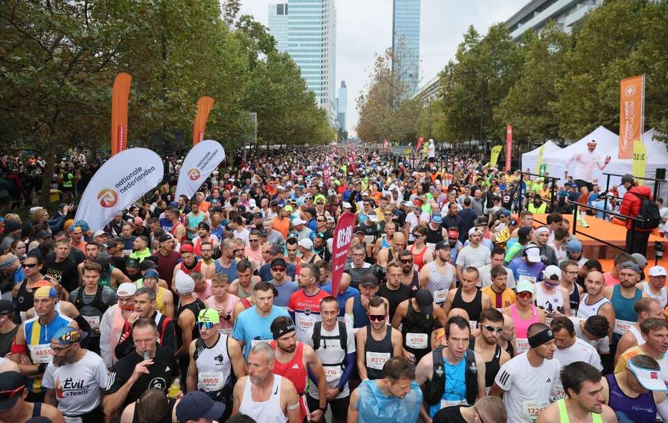 Zawodnicy na starcie 47. Maratonu Warszawskiego / autor: PAP/Leszek Szymański