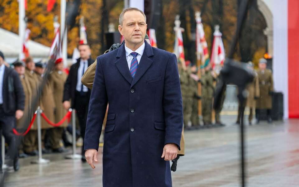 Prezydent Karol Nawrocki przy Grobie Nieznanego Żołnierza (Pl. Piłsudskiego w Warszawie) / autor: PAP/Rafał Guz