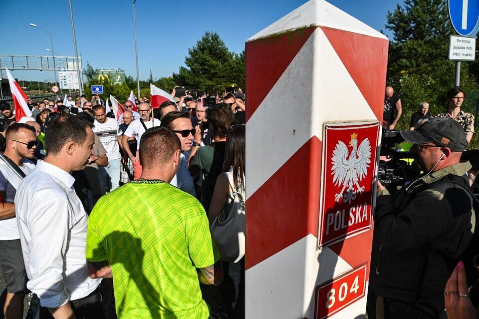 Zgromadzenie w „Obronie Polskich Granic” na granicy polsko-niemieckiej w Lubieszynie / autor: PAP/Marcin Bielecki