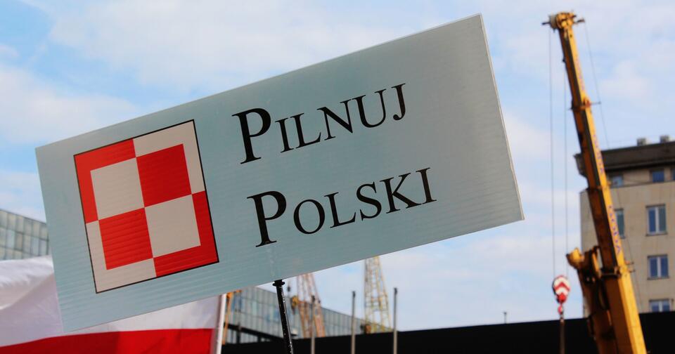 Guard Poland - a slogan of our environment, established after 10 April 2010  / autor: wPolityce.pl