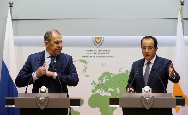 Siergiej Ławrow i Nikos Christodoulides na konferencji prasowej / autor: PAP/EPA