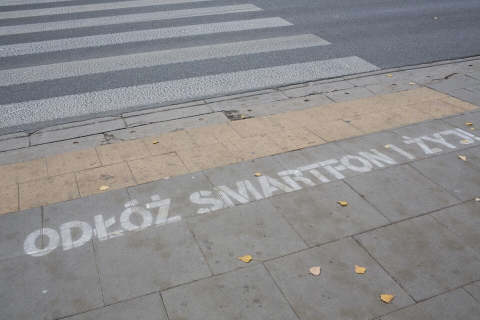 Zakaz korzystania z telefonów w szkołach o krok bliżej