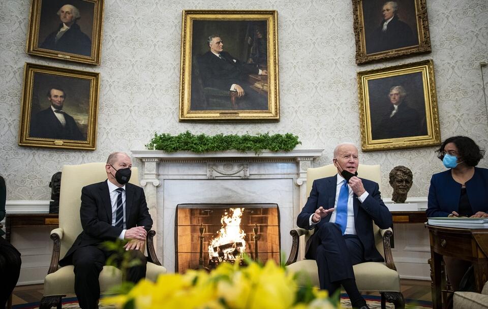 Rozmowy Biden-Scholz. Prezydent USA: Działamy ramię w ramię